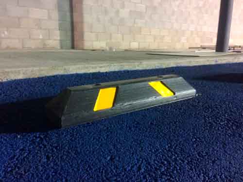 Tope para estacionamiento de 55cm con reflejantes - ideaverde.com.mx